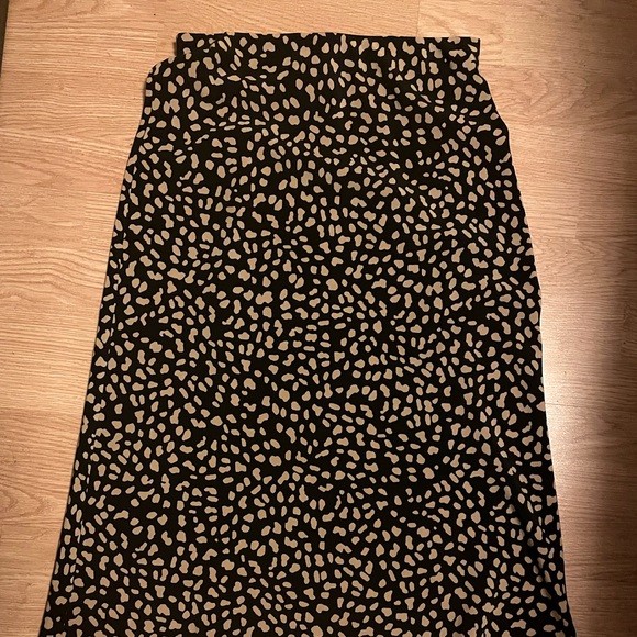 Sanctuary Dresses & Skirts - Sanctuary silky animal print midi skirt